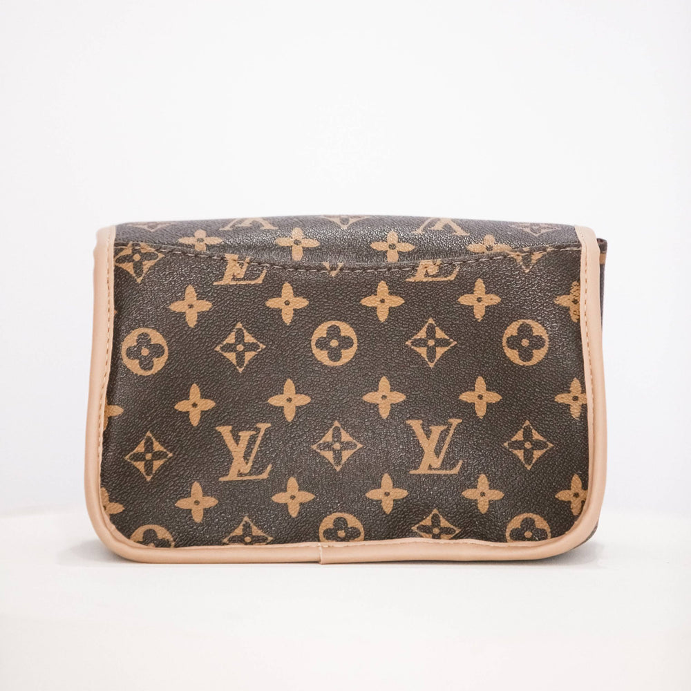 Bolsa Louis Vuitton de Couro Transversal e Carteira