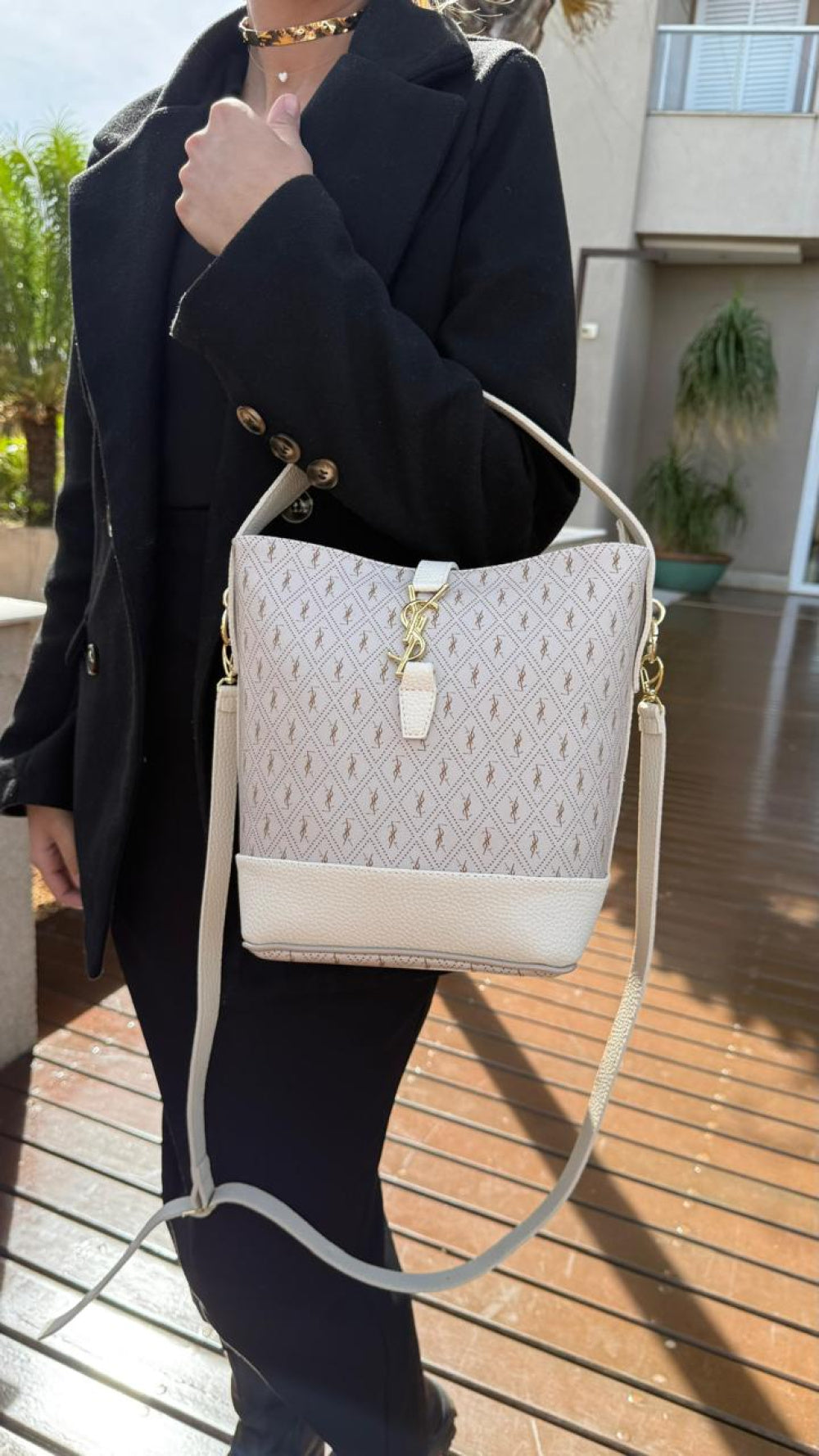 Bolsa de Couro Média Yves Saint Laurent Riviera