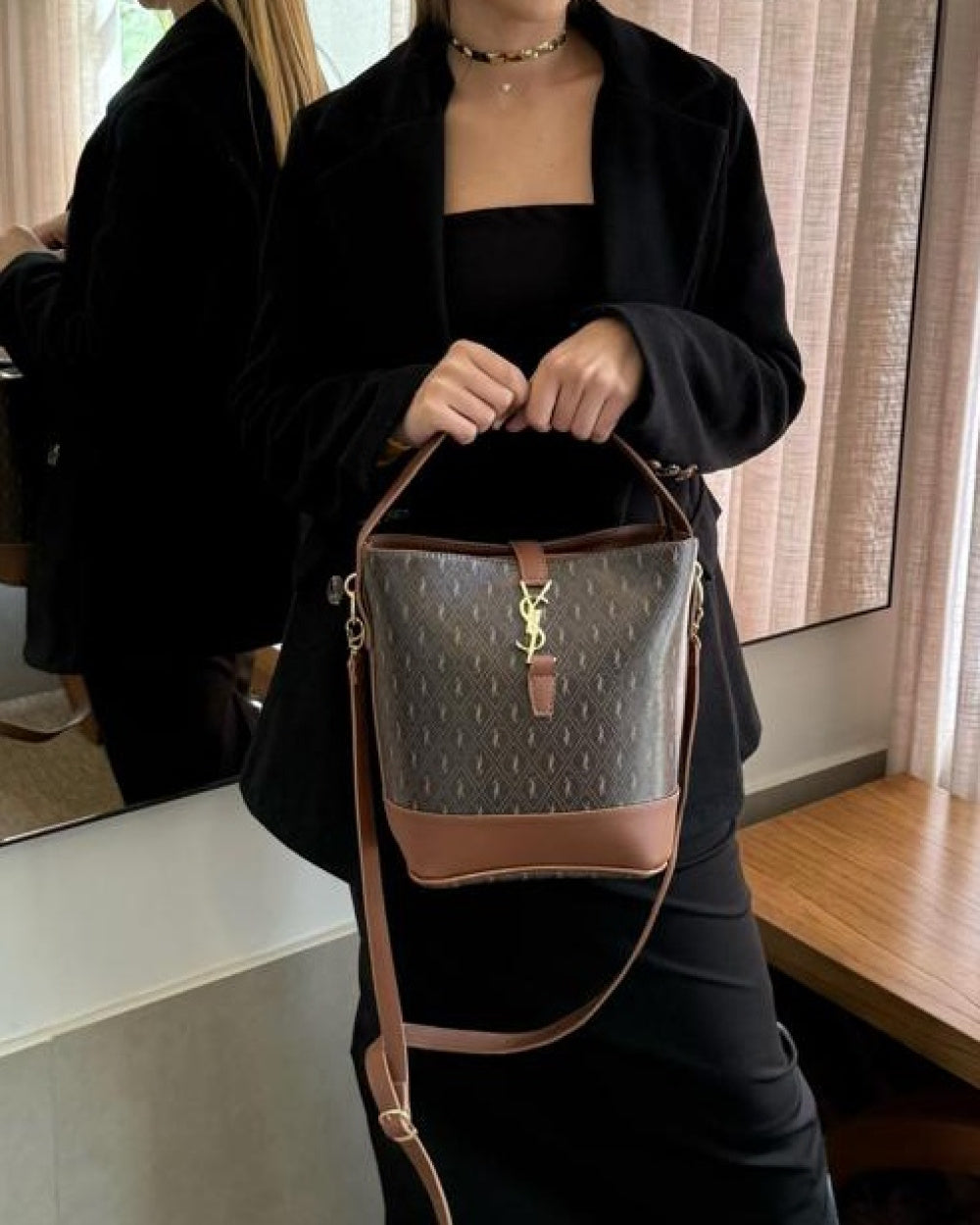 Bolsa de Couro Média Yves Saint Laurent Riviera