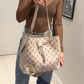 Bolsa Louis Vuitton Charlotte