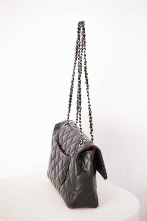 Bolsa Chanel Clássica Média de Couro