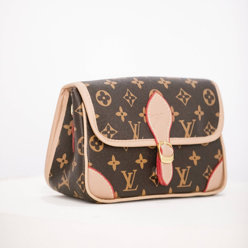 Bolsa Louis Vuitton de Couro Transversal e Carteira