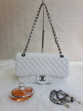 Bolsa Chanel Clássica Média de Couro