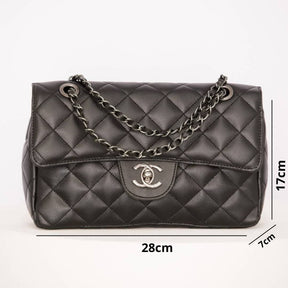 Bolsa Chanel Clássica Média de Couro