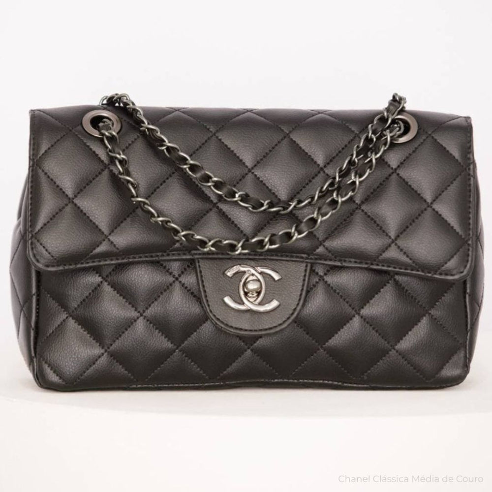 Bolsa Chanel Clássica Média de Couro