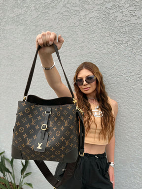Bolsa Média de Couro Louis Vuitton Astrid