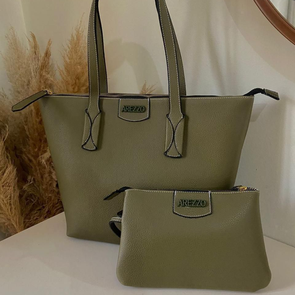 Kit Arezzo de Couro Média com Necessaire